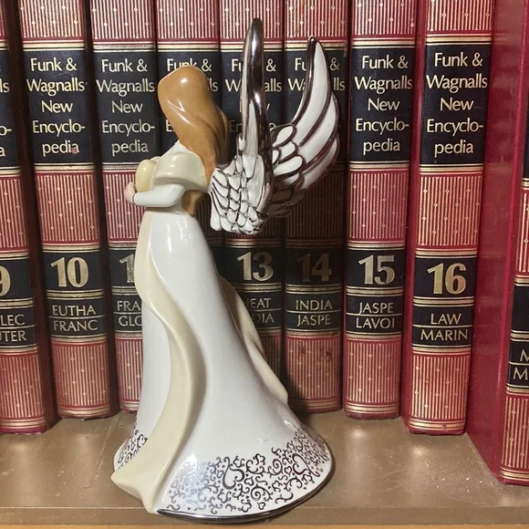 The Bradford Exchange Friends are Like Angels Musical Figurine Gift 7.75